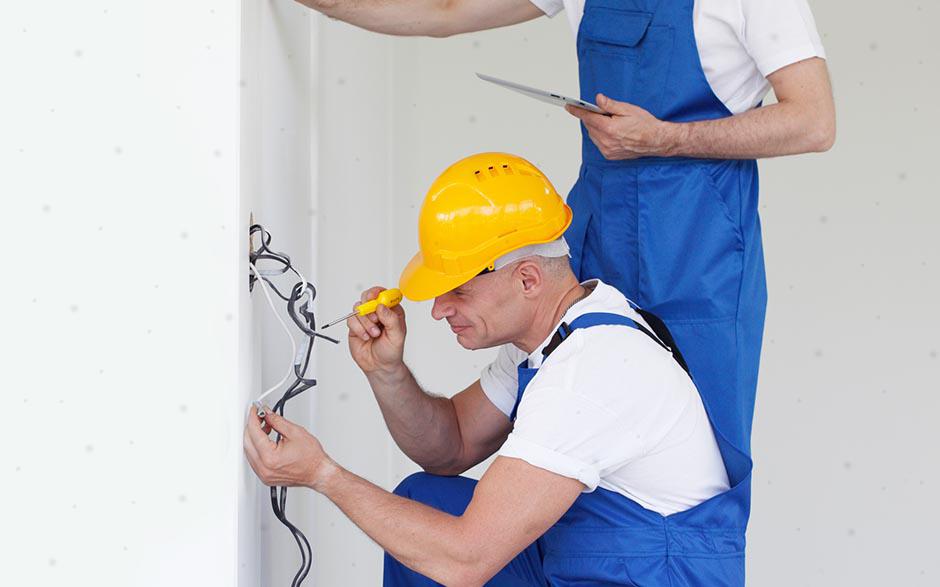 électricien dans le bâtiment Saint-Nom-la-Bretèche